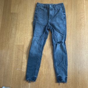 Old Navy extra high-rise rockstar super skinny jeans, size 6